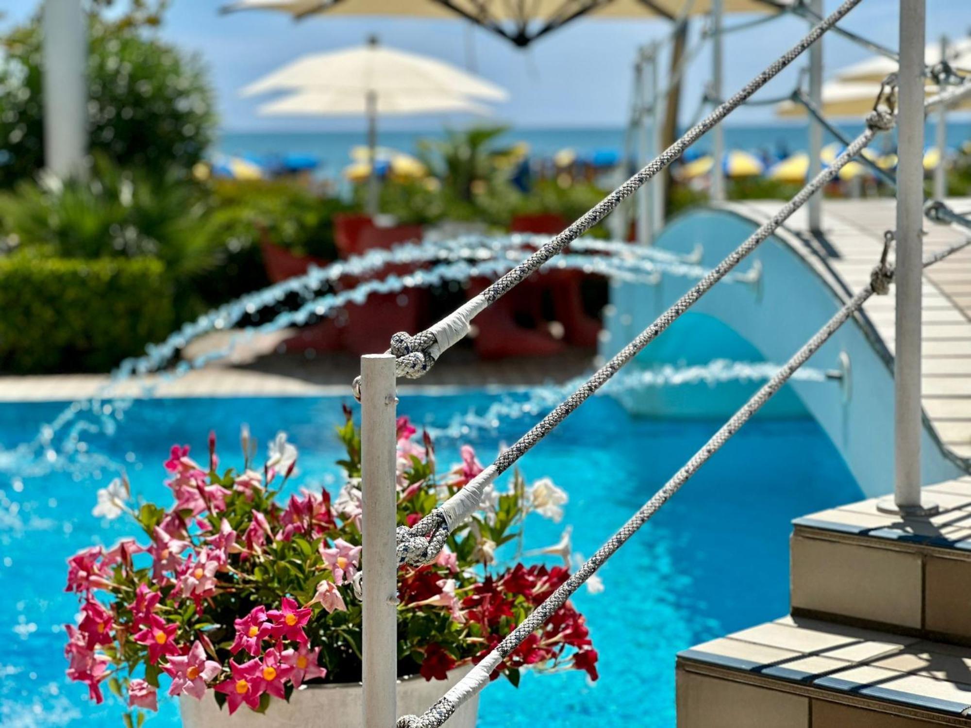 Ruhl Beach Hotel & Suites ليدو دي يسولو المظهر الخارجي الصورة