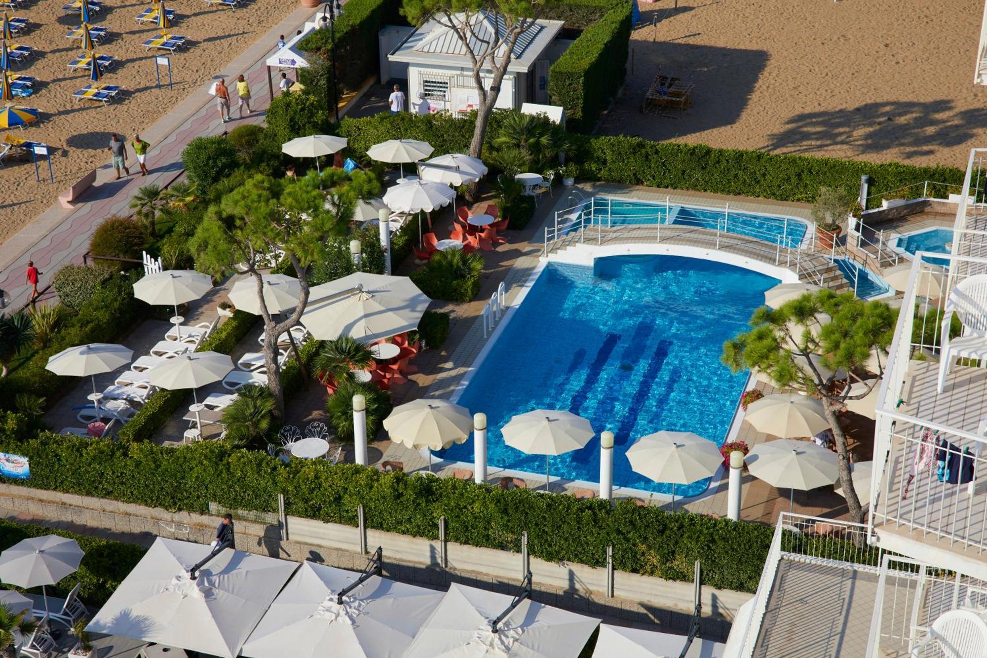 Ruhl Beach Hotel & Suites ليدو دي يسولو المظهر الخارجي الصورة