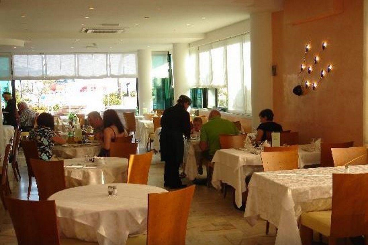 Ruhl Beach Hotel & Suites ليدو دي يسولو المظهر الخارجي الصورة