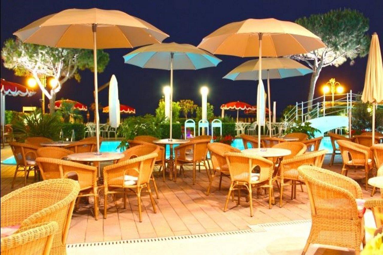 Ruhl Beach Hotel & Suites ليدو دي يسولو المظهر الخارجي الصورة