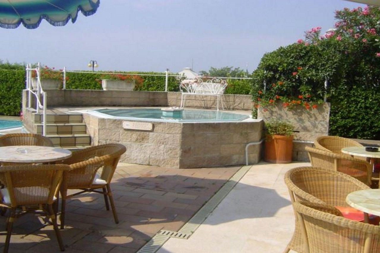 Ruhl Beach Hotel & Suites ليدو دي يسولو المظهر الخارجي الصورة