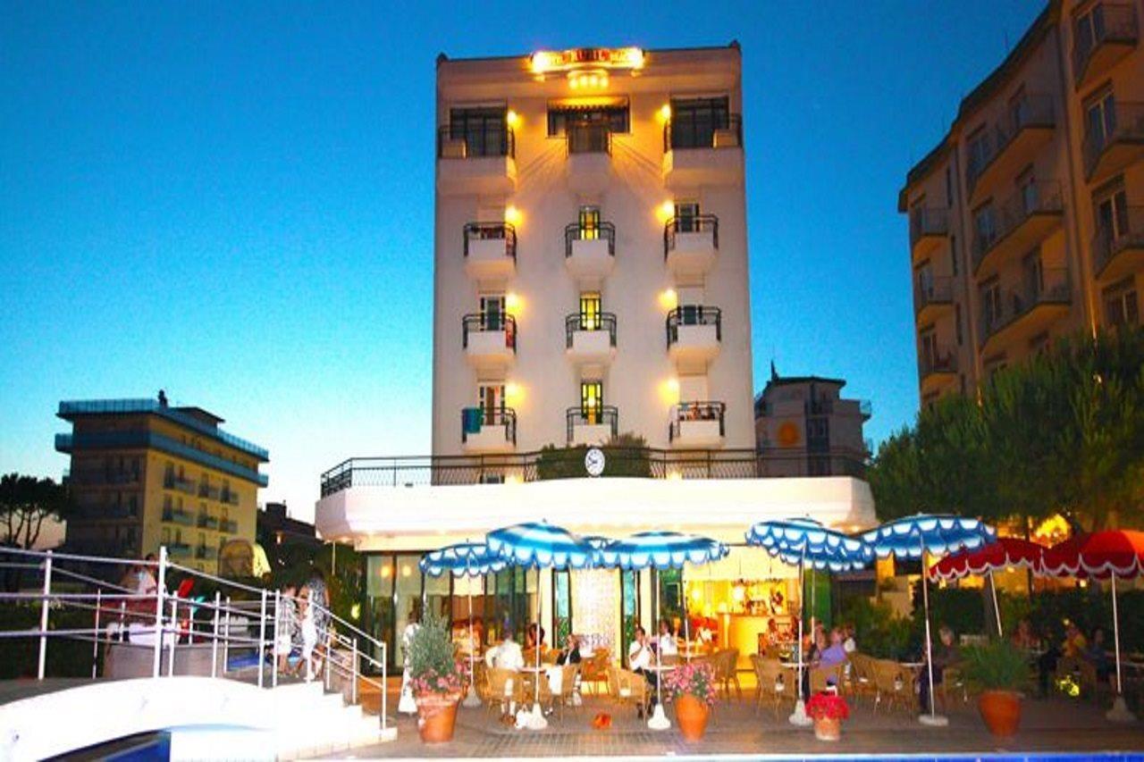 Ruhl Beach Hotel & Suites ليدو دي يسولو المظهر الخارجي الصورة