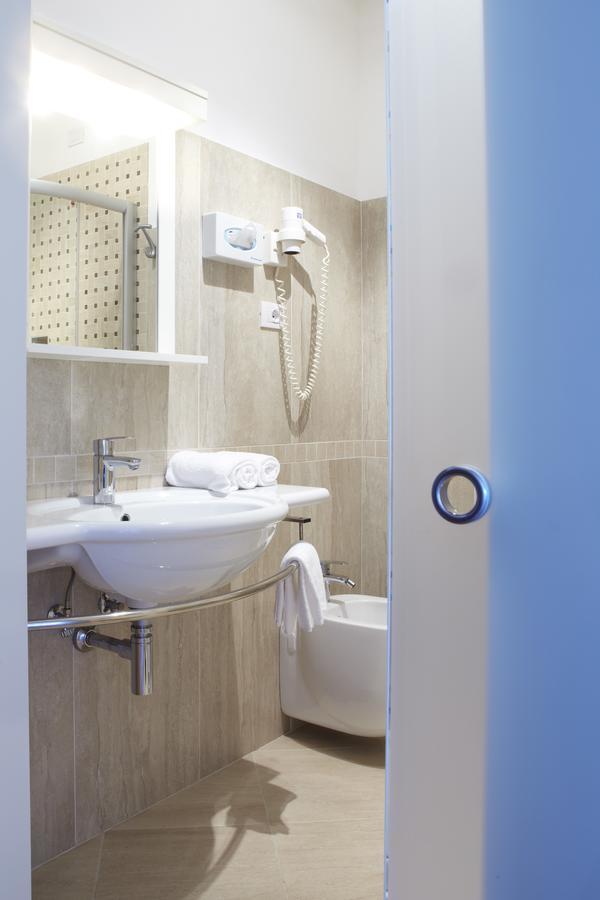 Ruhl Beach Hotel & Suites ليدو دي يسولو المظهر الخارجي الصورة